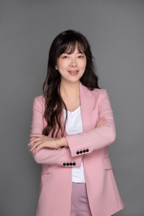 股票配资学 成都华微董秘李春妍获评鑫湾奖“年度杰出董秘（A股）”